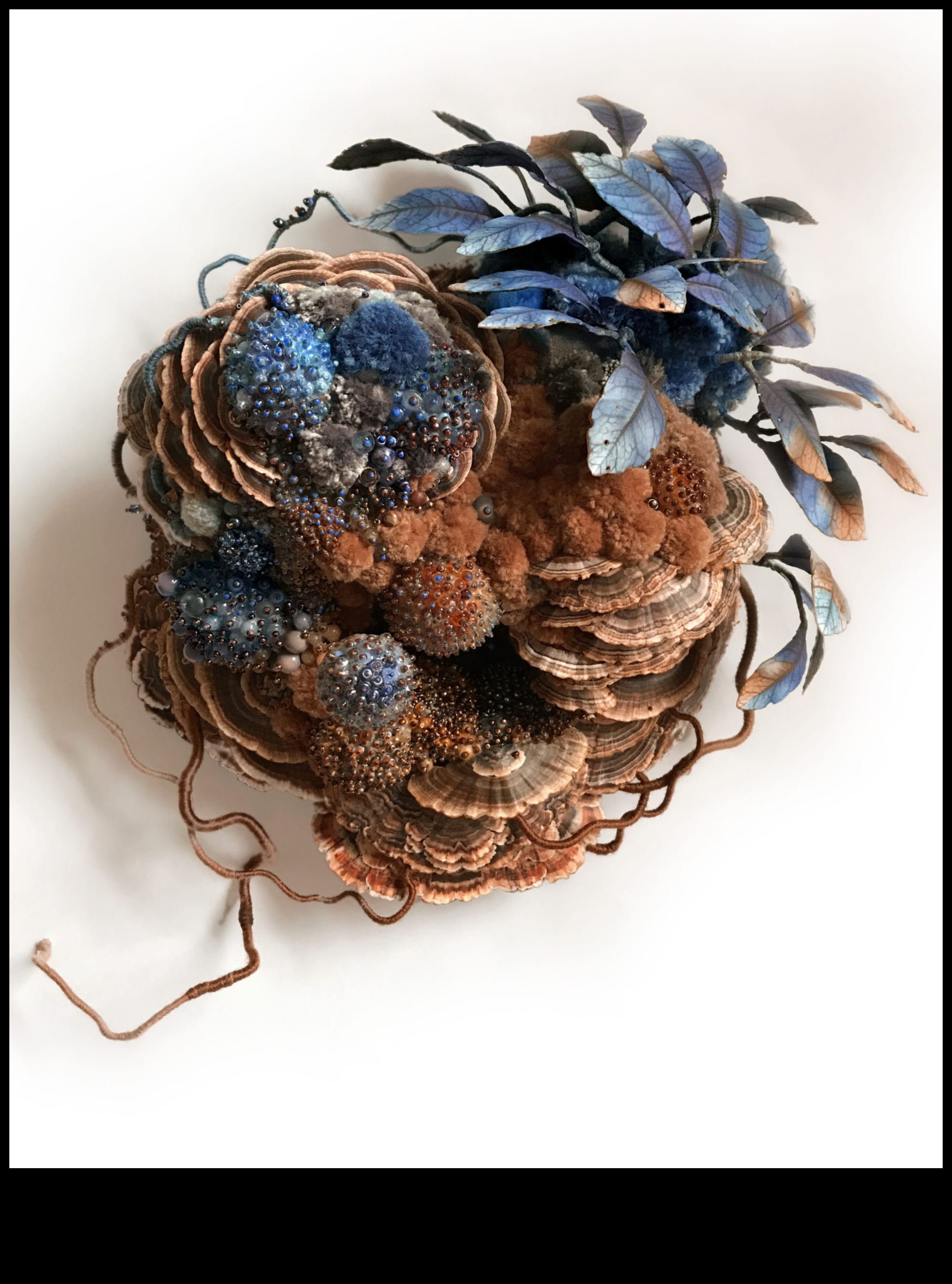 Kaleidoskopiskā kolāža: realitātes saplūšana popmākslas asamblejās