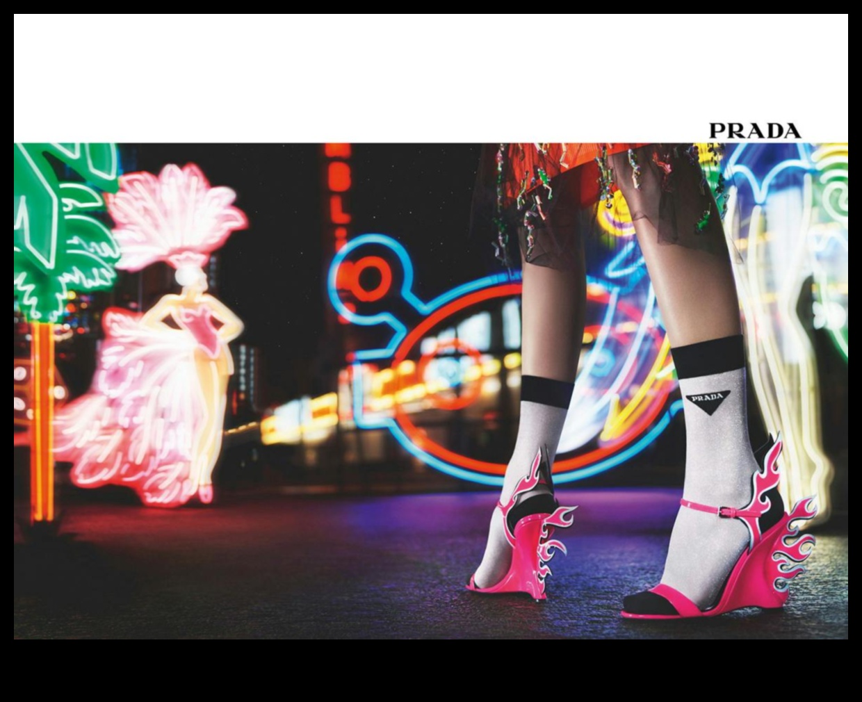 Neona sapņi: elektriski nokrāsas apgaismo skrejceļu