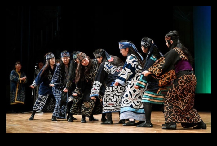 Okobo Odori: Tradicionālā deja Ainu kultūrā