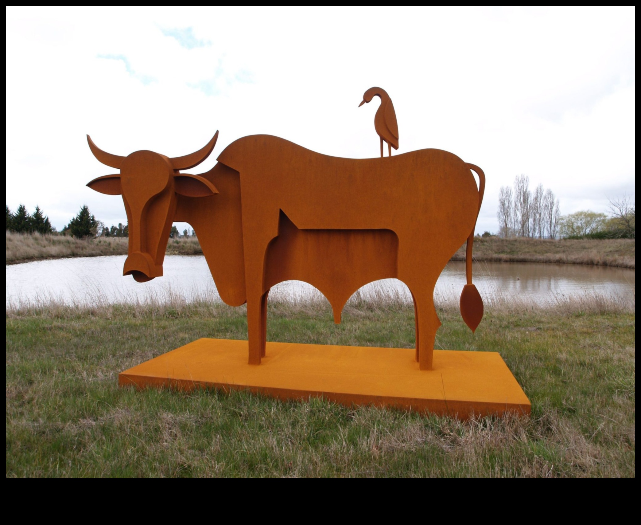 Kā ainavas iedvesmo un ietekmē āra skulptūru dizainu?