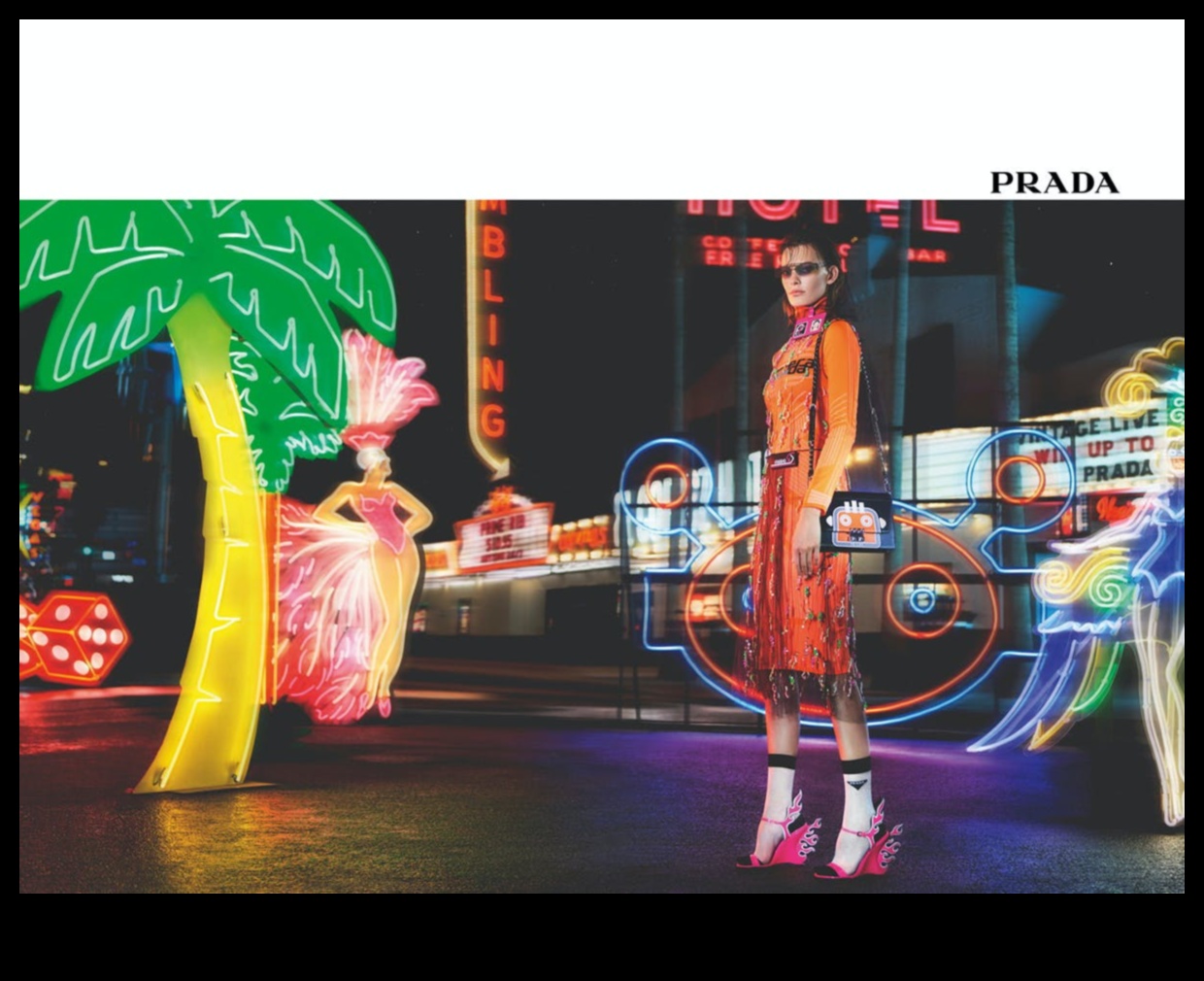 Neona sapņi: elektriski nokrāsas apgaismo skrejceļu